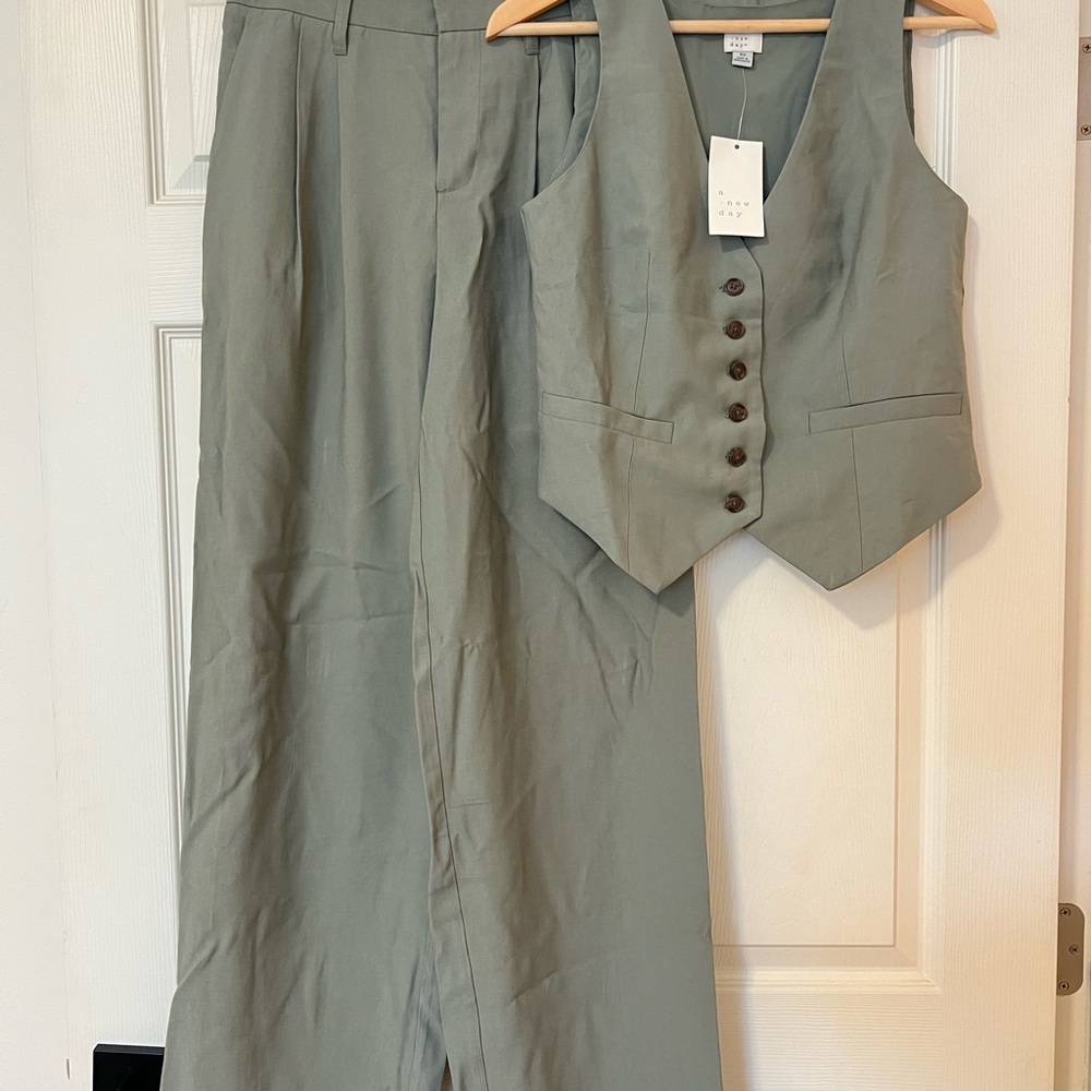 Women's Olive Green Tailored Vest - Picture 4 of 4